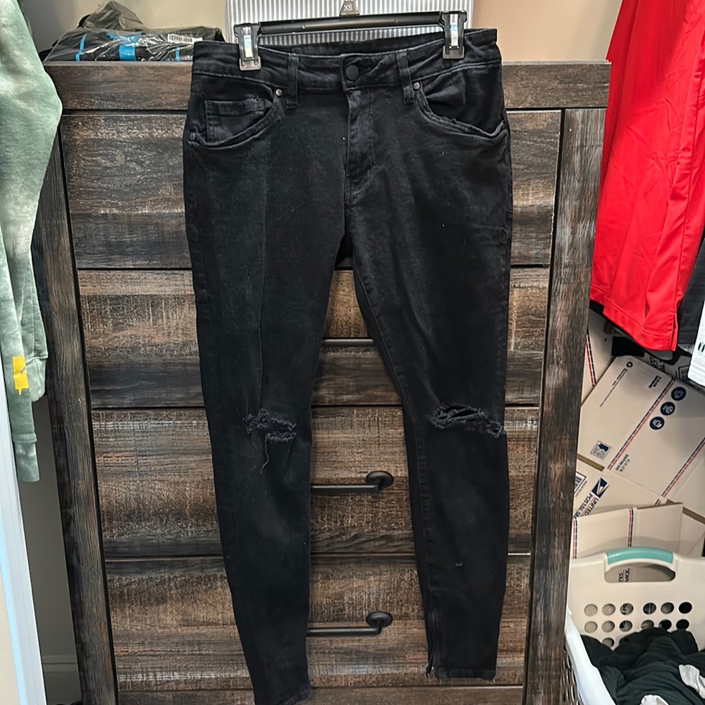 YoungLA 605 Distressed Jeans